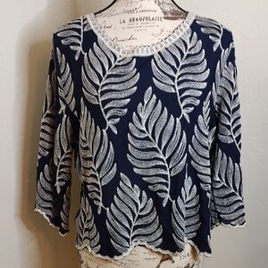 Solitaire NWT Navy Blue & White Embroidered Ferns Boxy Scalloped Hem SZ:L Blouse